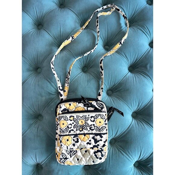 Vera Bradley Floral quilted wallet-crossbody- wristlet - Picture 1 of 9
